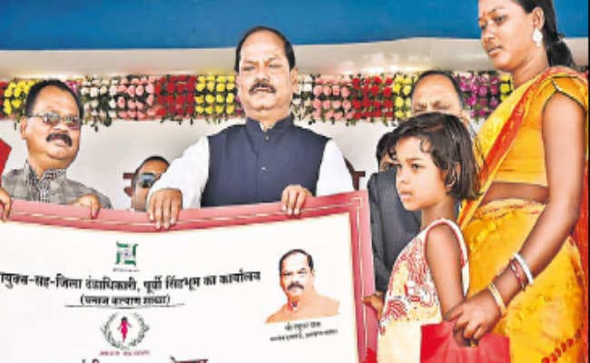 चाईबासा : सुकन्या योजना से सूबे के 27 लाख परिवारों को होगा लाभ, मुख्यमंत्री कन्यादान योजना तहत 30 हजार रुपये मिलेंगे