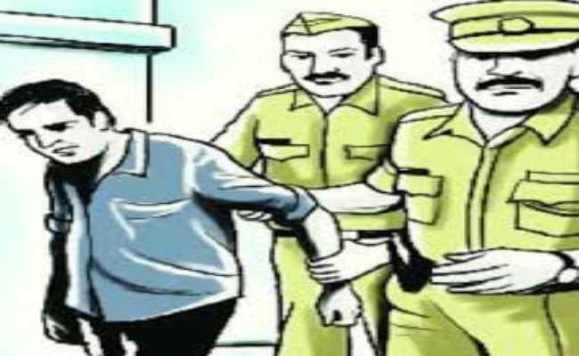 बीमार मां की जान बचाने के लिए नहीं थे पैसे चोरी करने पर भीड़ ने पीटकर पुलिस को सौंपा
