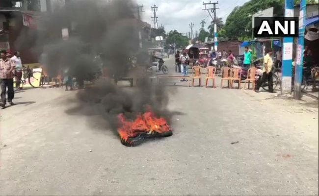 पश्चिम बंगाल : टीएमसी पार्षद पर कट-मनी लेने का आरोप, व्यापारियों ने बुलाया अनिश्तिकालीन बंद पश्चिम बंगाल : टीएमसी पार्षद पर कट-मनी लेने का आरोप, व्यापारियों ने बुलाया अनिश्तिकालीन बंद