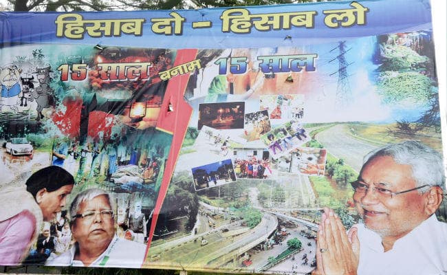 राजधानी पटना में लगा पोस्टर : लालू-राबड़ी के 15 साल बनाम जेडीयू के 15 साल, …जानें पोस्टर में और क्या है?