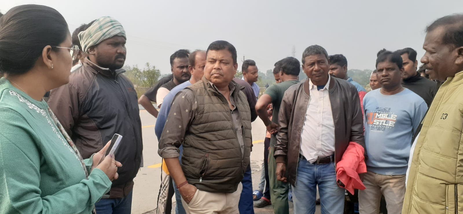 पूर्वी सिंहभूम : एनएच-18 पर खराब हाइवा में पीछे से मारी टक्कर, तीन की मौत पूर्वी सिंहभूम : एनएच-18 पर खराब हाइवा में पीछे से मारी टक्कर, तीन की मौत