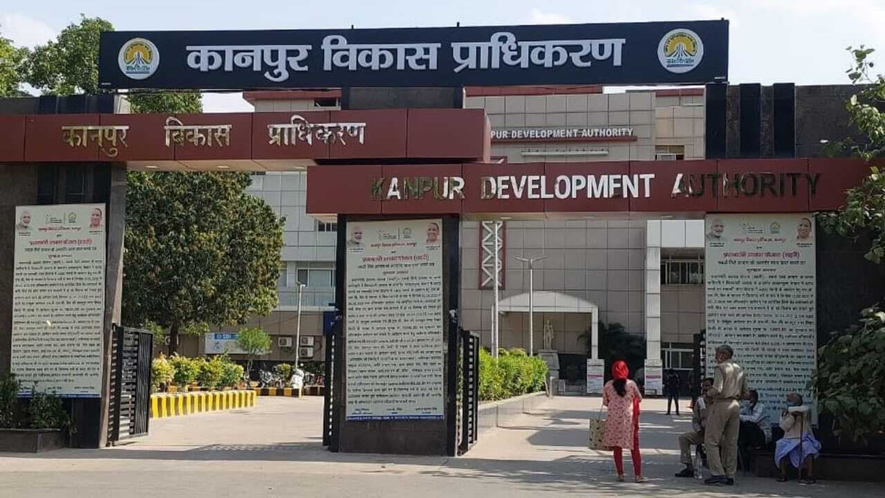 Kanpur: विकास दुबे का खजांची जय बाजपेयी और बीएसीएल के पदाधिकारी बनेंगे भूमाफिया? इस बैठक में होगा फैसला Kanpur: विकास दुबे का खजांची जय बाजपेयी और बीएसीएल के पदाधिकारी बनेंगे भूमाफिया? इस बैठक में होगा फैसला