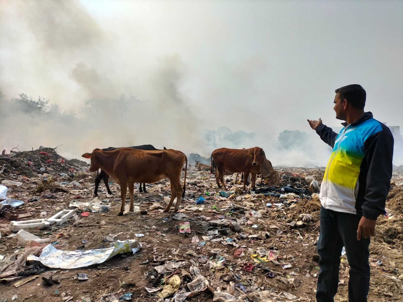 Varanasi News: वाराणसी में 48 घंटे बाद बढ़ेगी ठंड, शीतलहर का भी अनुमान, हवा में बढ़ा प्रदूषण का स्तर Varanasi News: वाराणसी में 48 घंटे बाद बढ़ेगी ठंड, शीतलहर का भी अनुमान, हवा में बढ़ा प्रदूषण का स्तर