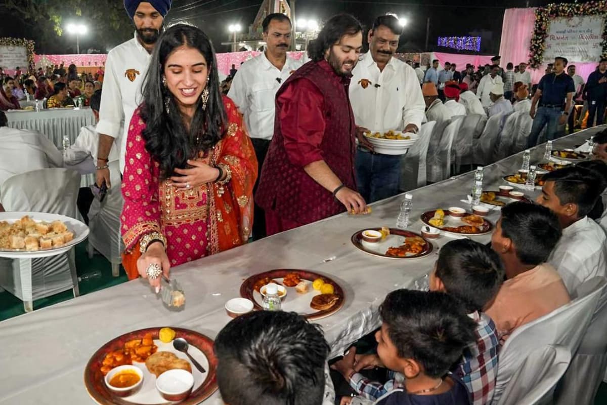 Anant Ambani Radhika Merchant Wedding: अन्न सेवा के साथ शुरू हुई अनंत अंबानी और राधिका मर्चेंट की प्री-वेडिंग सेरेमनी