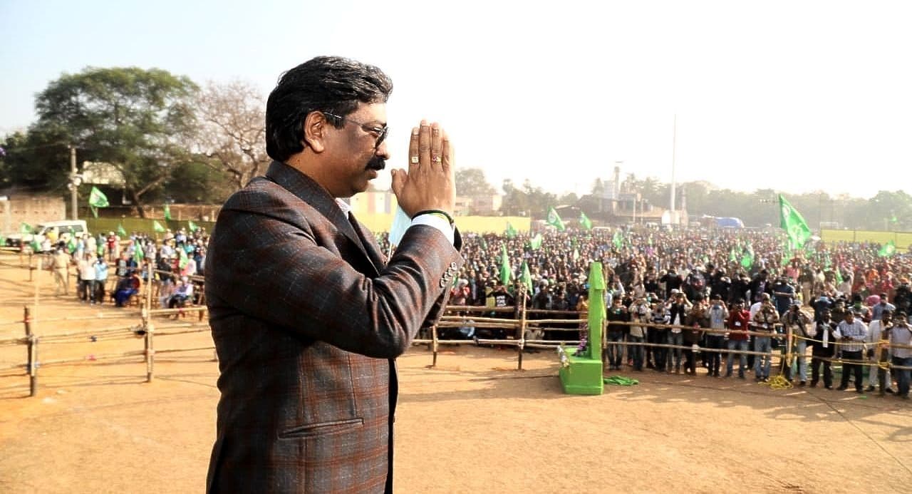 Bengal Chunav 2021: झाड़ग्राम में बोले हेमंत सोरेन, संघर्ष नहीं किया तो आदिवासियों का जीना मुहाल हो जायेगा Bengal Chunav 2021: झाड़ग्राम में बोले हेमंत सोरेन, संघर्ष नहीं किया तो आदिवासियों का जीना मुहाल हो जायेगा
