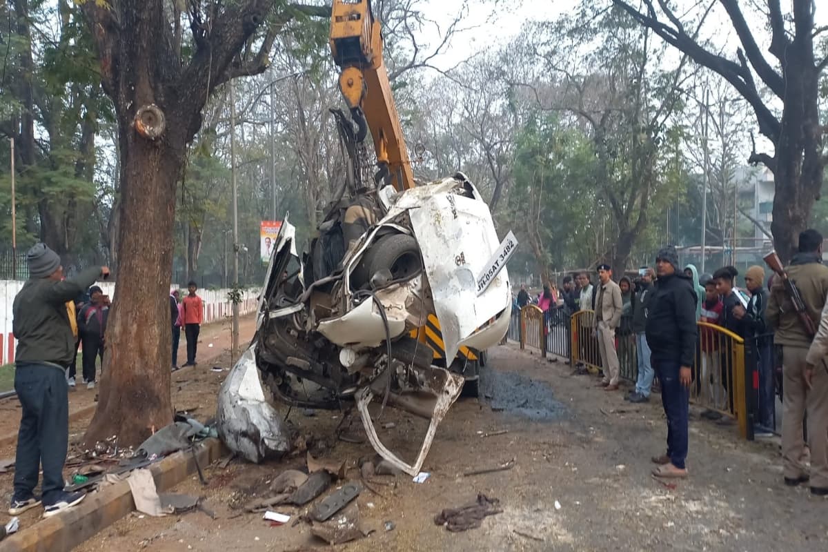 झारखंड: जमशेदपुर में बड़ा सड़क हादसा, 6 की मौत, मातम में बदला नये साल का जश्न झारखंड: जमशेदपुर में बड़ा सड़क हादसा, 6 की मौत, मातम में बदला नये साल का जश्न