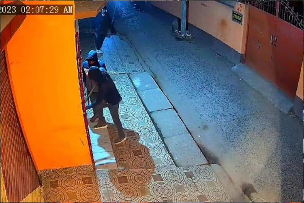 WB News:पूर्व पंचायत प्रधान के घर पर डकैती की नाकाम कोशिश के बाद पुलिस पानागढ़ के व्यवसायियों को कर रही सतर्क