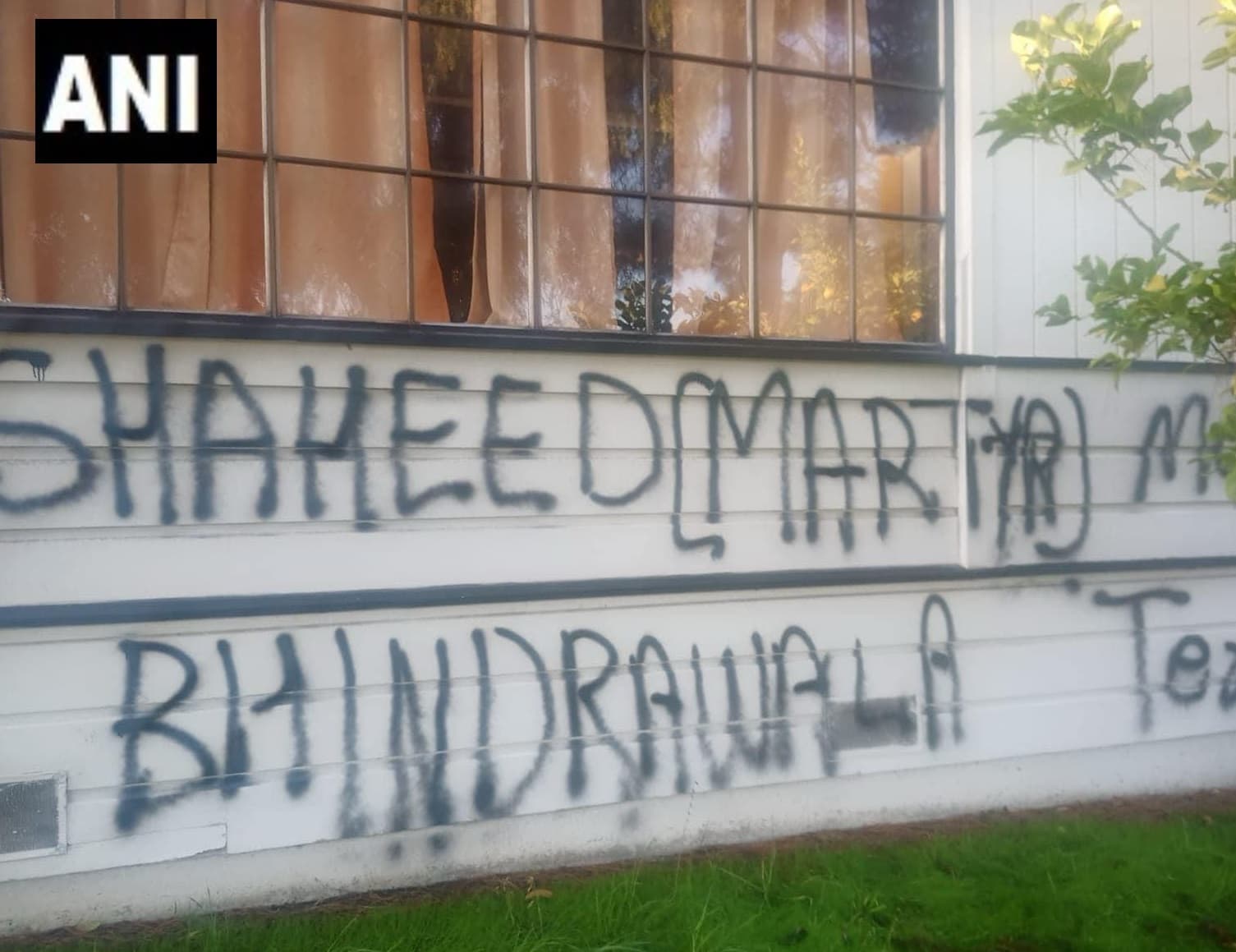 कनाडा के बाद अमेरिका के हिंदू मंदिर में तोड़फोड़, लिखे खालिस्तान समर्थक नारे कनाडा के बाद अमेरिका के हिंदू मंदिर में तोड़फोड़, लिखे खालिस्तान समर्थक नारे