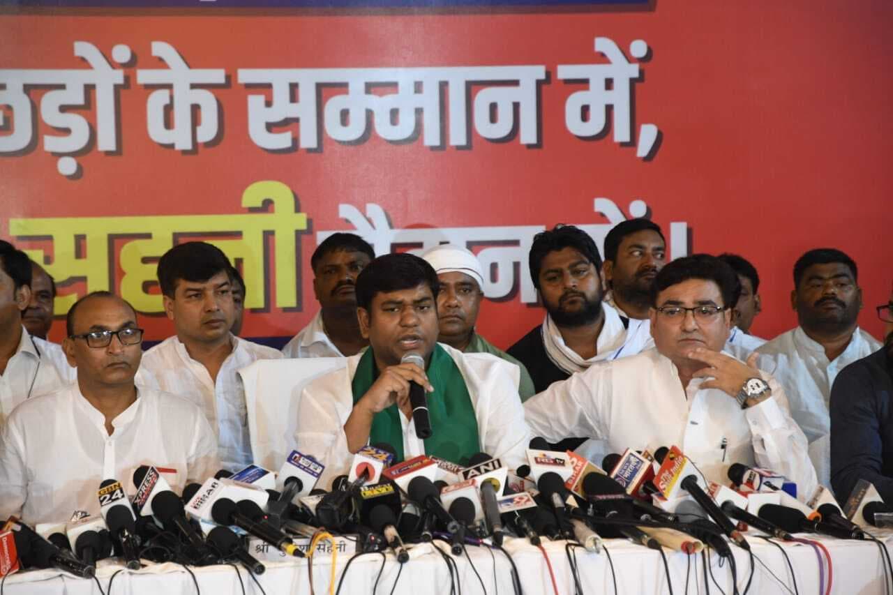 बिहार विधानसभा चुनाव 2020: तेजस्वी की बढ़ी मुश्किलें, गठबंधन टूटने के बाद मुकेश सहनी ने किया बड़ा ऐलान बिहार विधानसभा चुनाव 2020: तेजस्वी की बढ़ी मुश्किलें, गठबंधन टूटने के बाद मुकेश सहनी ने किया बड़ा ऐलान
