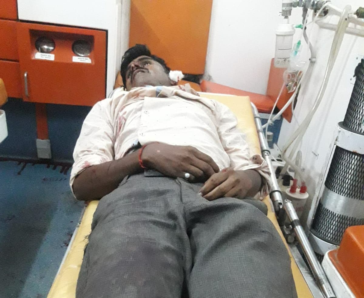Jharkhand Crime News : झारखंड में पूर्व विधायक लोकनाथ महतो के ड्राइवर की गोली मारकर हत्या, जांच में जुटी पुलिस Jharkhand Crime News : झारखंड में पूर्व विधायक लोकनाथ महतो के ड्राइवर की गोली मारकर हत्या, जांच में जुटी पुलिस