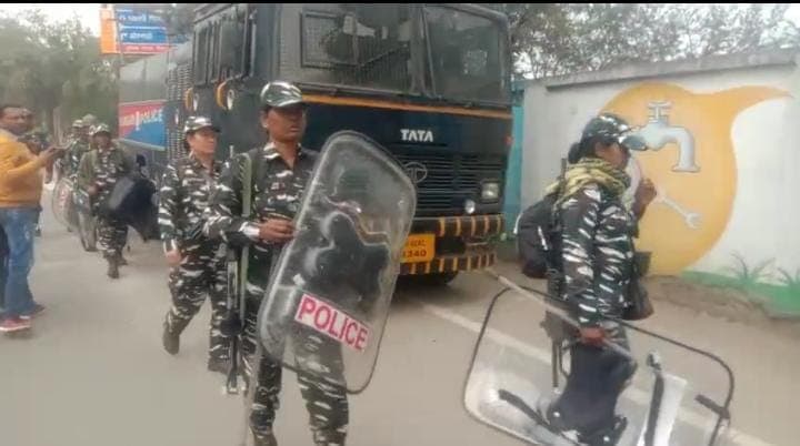 PHOTOS: झारखंड के सीएम हेमंत सोरेन से ईडी ने की पूछताछ, शाम में बढ़ी मुख्यमंत्री आवास की सुरक्षा