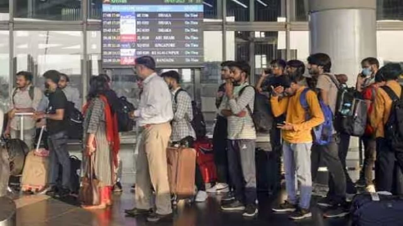 पटना लौटे छात्र-छात्रों से जानें मणिपुर में हिंसा का आंखों देखा हाल, ऐसी भयावह हैं हालात.. पटना लौटे छात्र-छात्रों से जानें मणिपुर में हिंसा का आंखों देखा हाल, ऐसी भयावह हैं हालात..