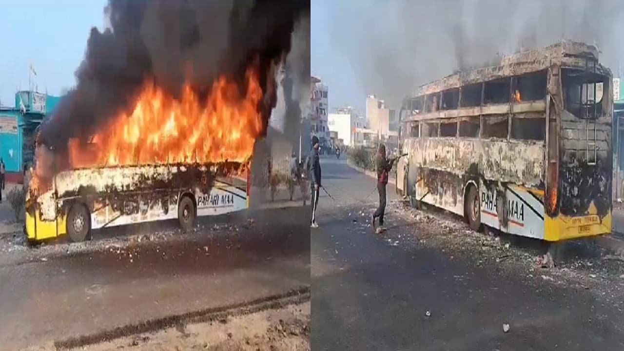 बिहार: नालंदा में सड़क हादसे में छात्रा की मौत के बाद बवाल, आक्रोशित लोगों ने बस को आग के हवाले किया