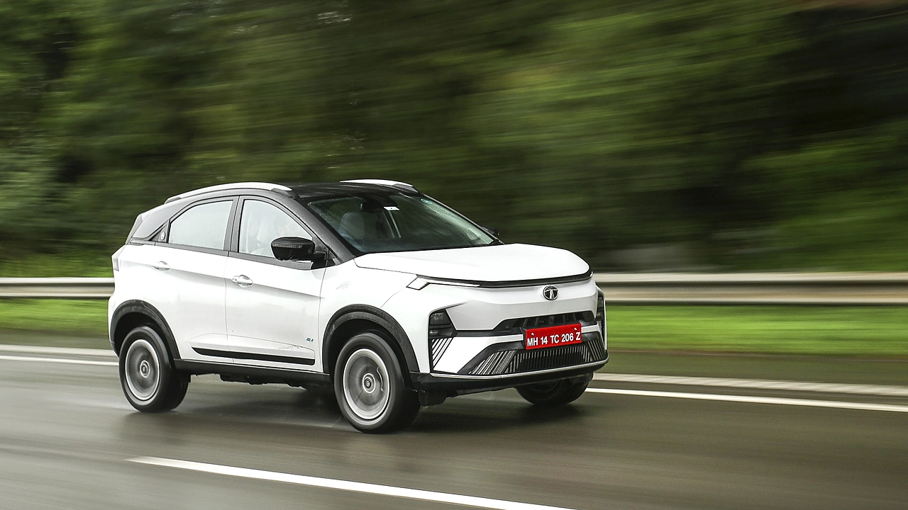 Tata Nexon का नया बेस वेरिएंट लॉन्च, प्राइस पहले से 1 लाख रुपये कम