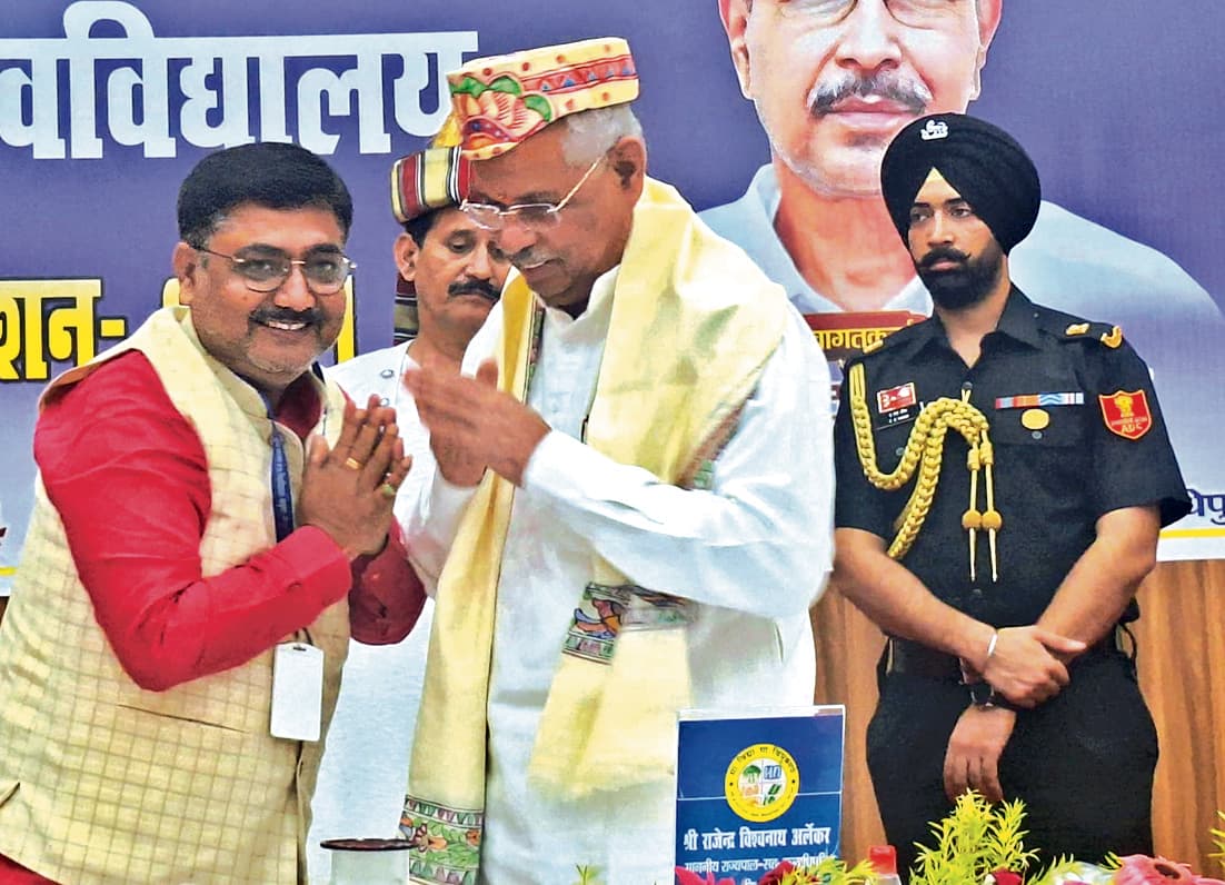 Bhagalpur News: राज्यपाल ने कहा- बच्चों के भविष्य बिगाड़ने का हमें अधिकार नहीं, सुस्त विश्वविद्यालय में चुस्ती लायें Bhagalpur News: राज्यपाल ने कहा- बच्चों के भविष्य बिगाड़ने का हमें अधिकार नहीं, सुस्त विश्वविद्यालय में चुस्ती लायें