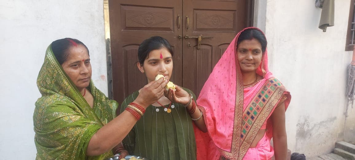 Bihar Board 2024 Result: पिता ने डबल शिफ्ट में टैक्सी चलाकर की बच्चों की परवरिश, बेटी बनी 10वीं की स्टेट टॉपर