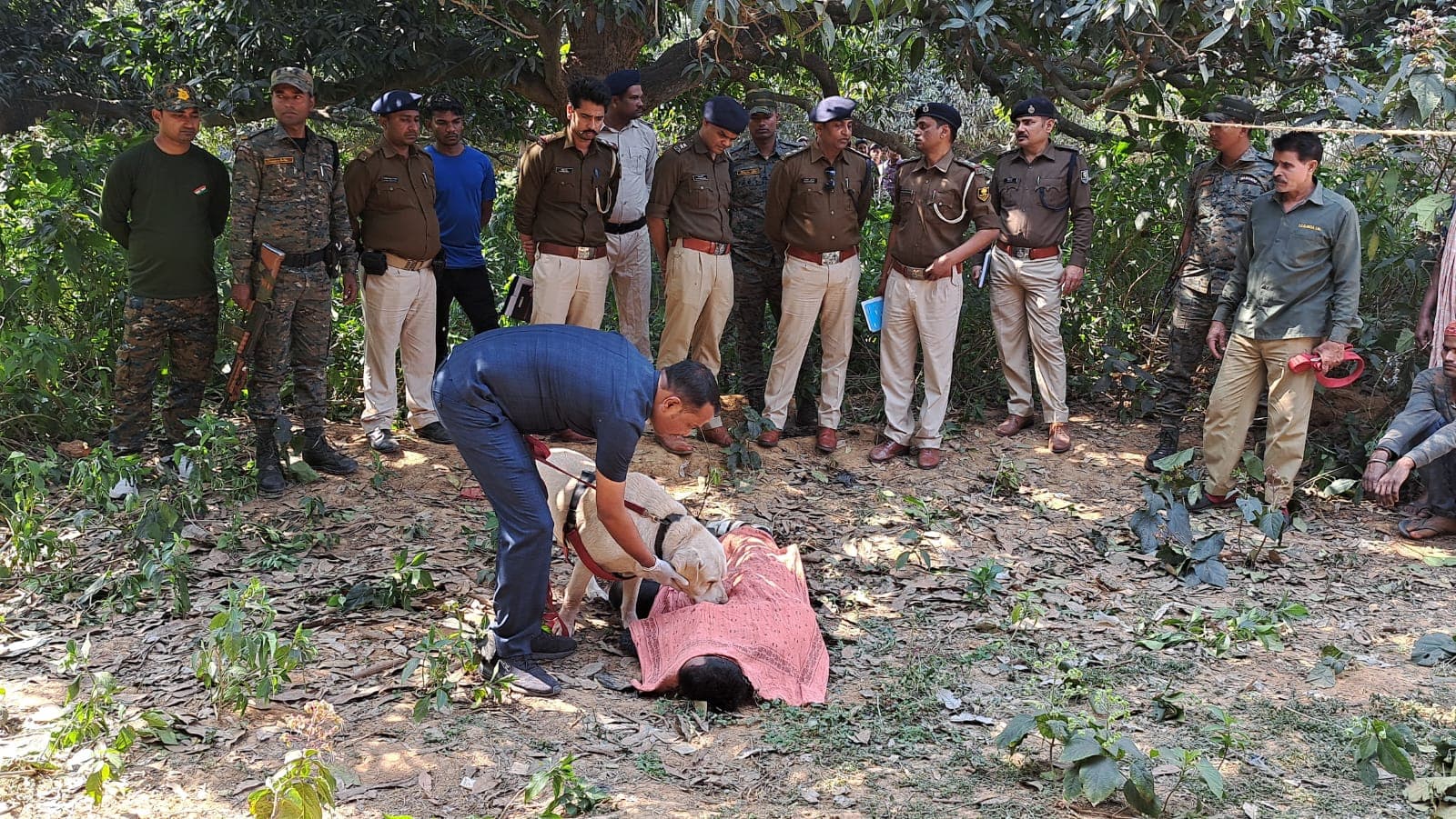 बिहार: मुंगेर में युवक की गोली मारकर हत्या, बगीचे से शव बरामद, मर्डर केस की गुत्थी सुलझाने में जुटी पुलिस बिहार: मुंगेर में युवक की गोली मारकर हत्या, बगीचे से शव बरामद, मर्डर केस की गुत्थी सुलझाने में जुटी पुलिस