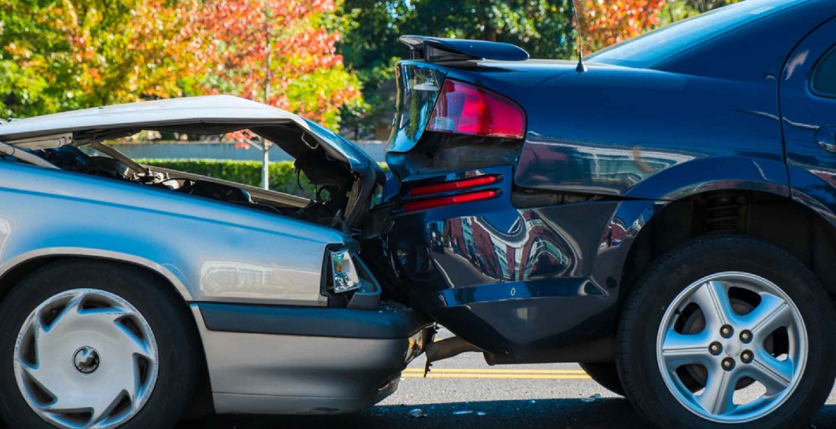 Car Driving Tips: ड्राइविंग के दौरान भूल कर ना करें ये गलती, वरना हो जाएंगे हादसे का शिकार