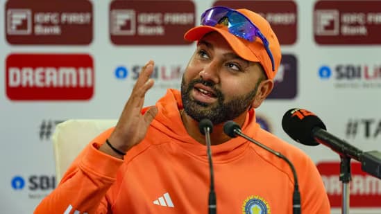 T20 World Cup: चीफ कोच बने रहने के लिए रोहित शर्मा के मनाने पर भी नहीं माने राहुल द्रविड़ T20 World Cup: चीफ कोच बने रहने के लिए रोहित शर्मा के मनाने पर भी नहीं माने राहुल द्रविड़