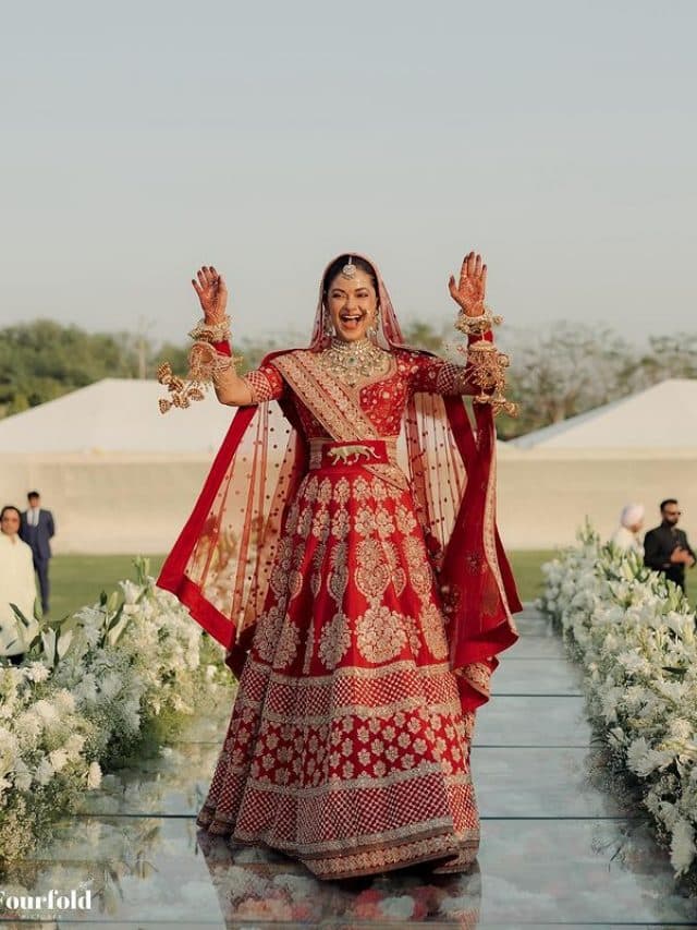 बहन प्रियंका चोपड़ा की तरह सुर्ख लाल जोड़े में नजर आईं मीरा, देखें वेडिंग फोटोज
