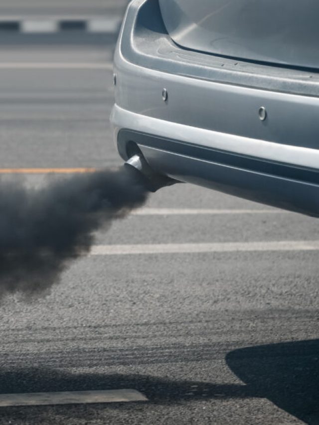 Car Care Tips: इस वजह आपकी कार देती ज्यादा धुआं?