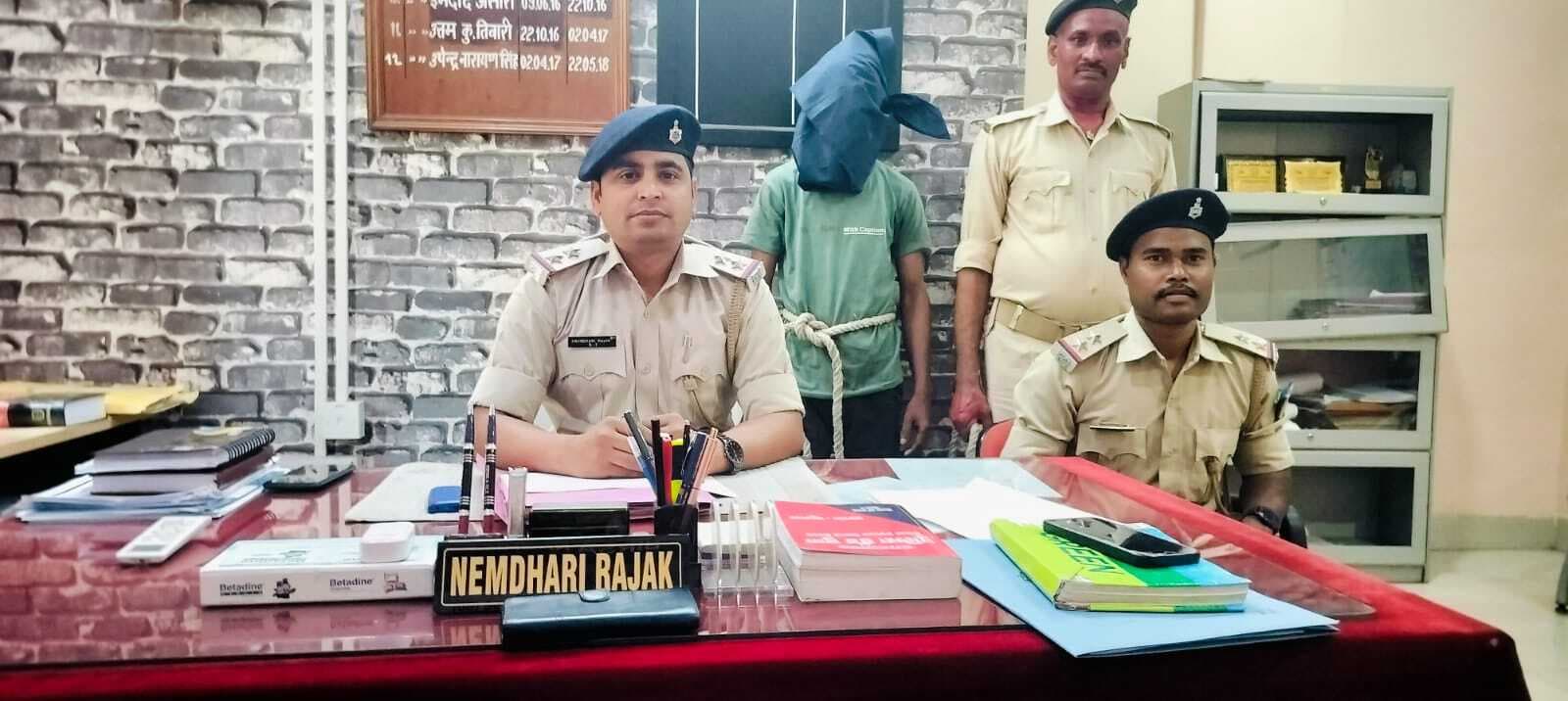 बिरसानगर : स्कूल में चोरी करने वाला गिरफ्तार , समान बरामद