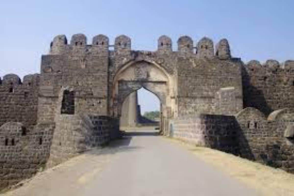 Kalaburagi: क्या है कलबुर्गी? दुनियाभर से लोग आते हैं खूबसूरत नजारों का लुत्फ उठाने