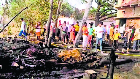 Bihar News: आग लगने से झोपड़ी में सो रहे जिंदा जले दादी और पोता
