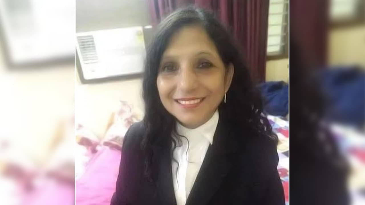 चुनावी वादों में गुम हुई वकीलों की समस्या, पटना हाईकोर्ट की अधिवक्ता छाया मिश्र ने जताया खेद चुनावी वादों में गुम हुई वकीलों की समस्या, पटना हाईकोर्ट की अधिवक्ता छाया मिश्र ने जताया खेद