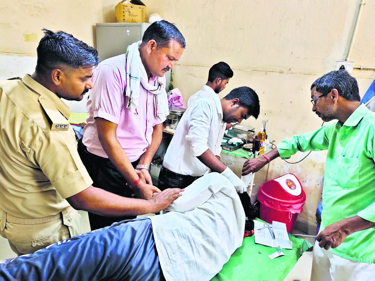ट्रेन में सिगरेट पीने से मना करने पर मारपीट में चार घायल