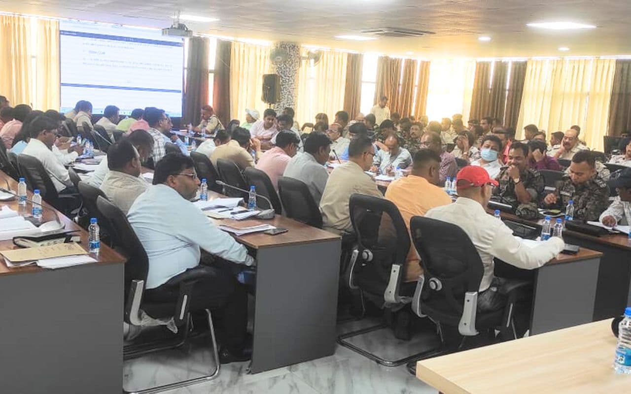 चुनाव कोषांगों की समीक्षा, एफएसटी टीम को अलर्ट पर रहने व शिकायत मिलने पर निर्धारित समय पर पहुंचने का निर्देश चुनाव कोषांगों की समीक्षा, एफएसटी टीम को अलर्ट पर रहने व शिकायत मिलने पर निर्धारित समय पर पहुंचने का निर्देश