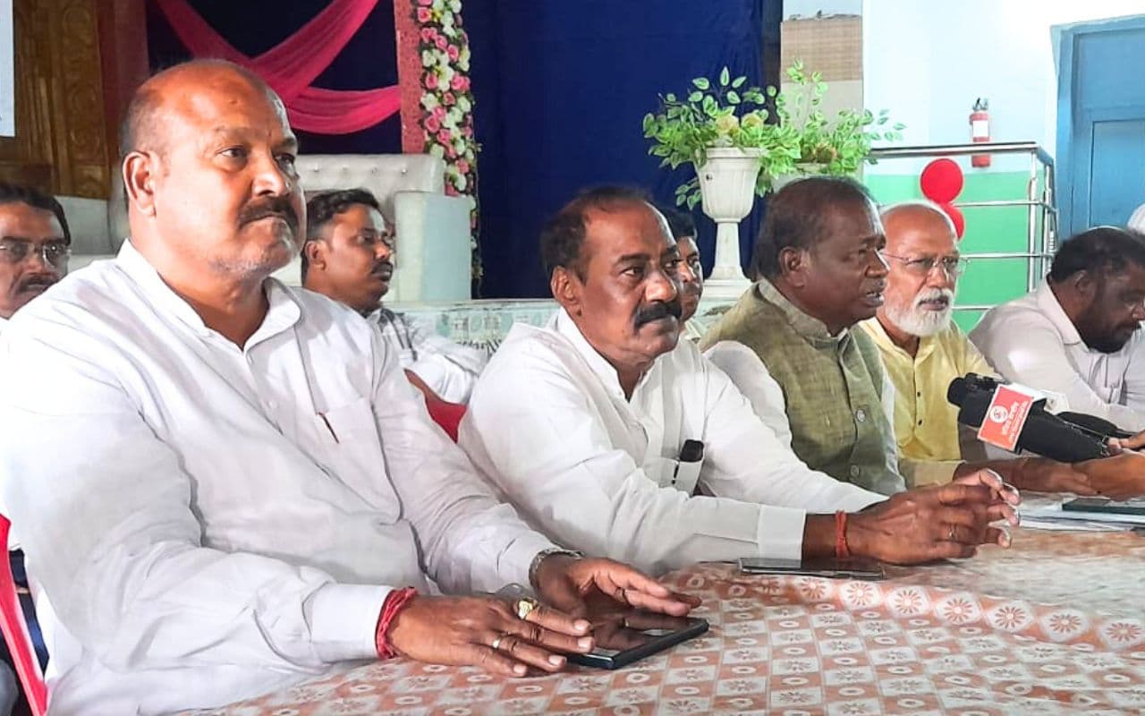 जमशेदपुर से पार्टी के अंदर का ही होगा प्रत्याशी, बाहरी नहीं, झामुमो की बैठक में बोले रामदास सोरेन जमशेदपुर से पार्टी के अंदर का ही होगा प्रत्याशी, बाहरी नहीं, झामुमो की बैठक में बोले रामदास सोरेन