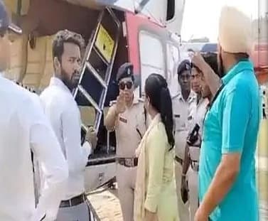 Lok Sabha Elections: चुनाव आयोग के आदेश पर हुई खरगे के हेलिकॉप्टर की तलाशी, कांग्रेस ने जतायी आपत्ति Lok Sabha Elections: चुनाव आयोग के आदेश पर हुई खरगे के हेलिकॉप्टर की तलाशी, कांग्रेस ने जतायी आपत्ति