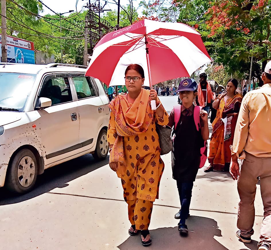शनिवार को 42 पार पहुंचा पारा, गर्मी से लोग बेहाल