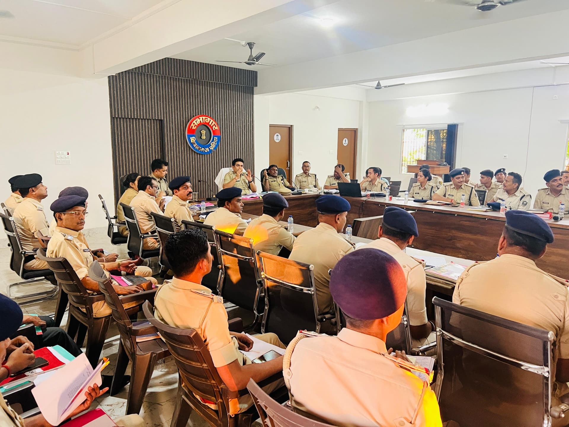 क्राइम मीटिंग : पुलिस अफसरों को लंबित मामलों के निष्पादन में तेजी लाने का एसपी ने दिया निर्देश