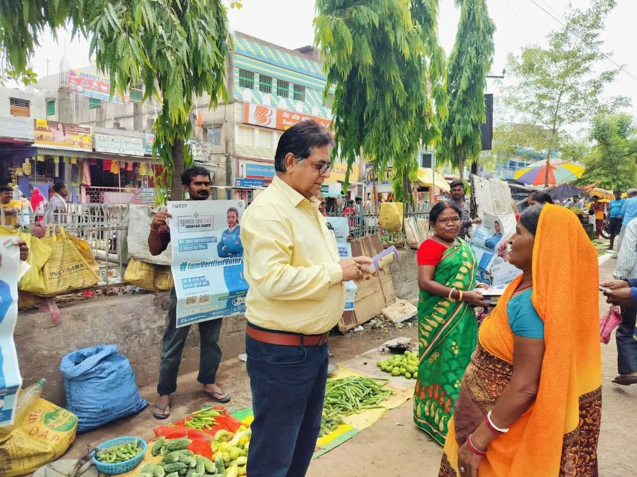 संध्या चौपाल लगाकर मतदाताओं को किया गया जागरूक