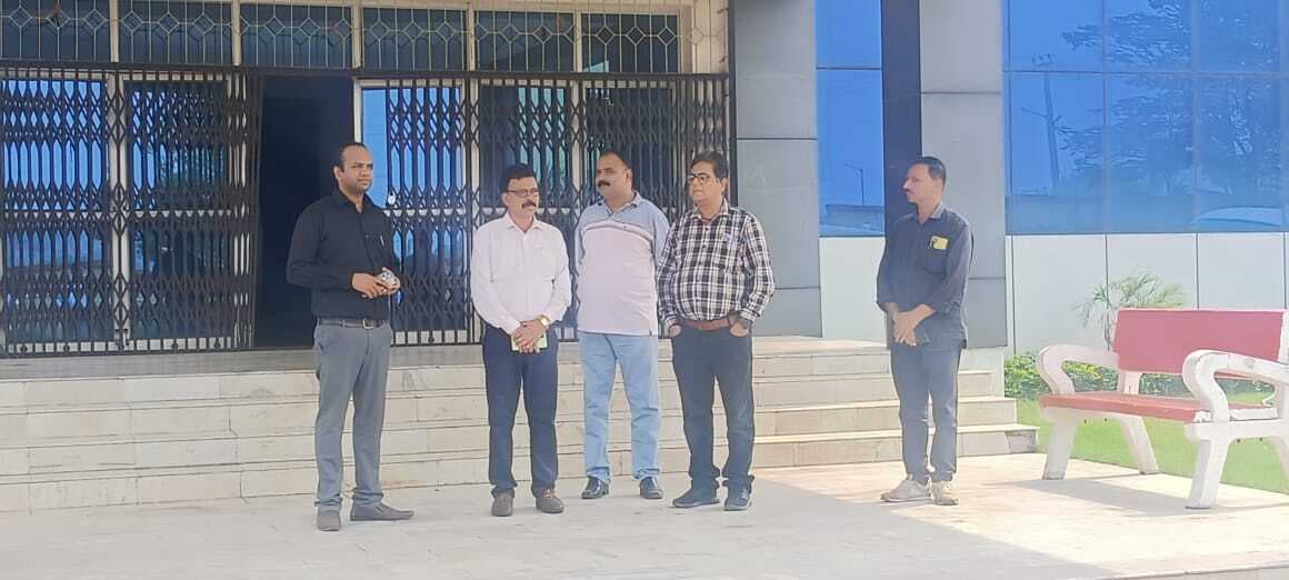 एसडीओ ने मिहिजाम में बूथों में उपलब्ध सुविधाओं का लिया जायजा