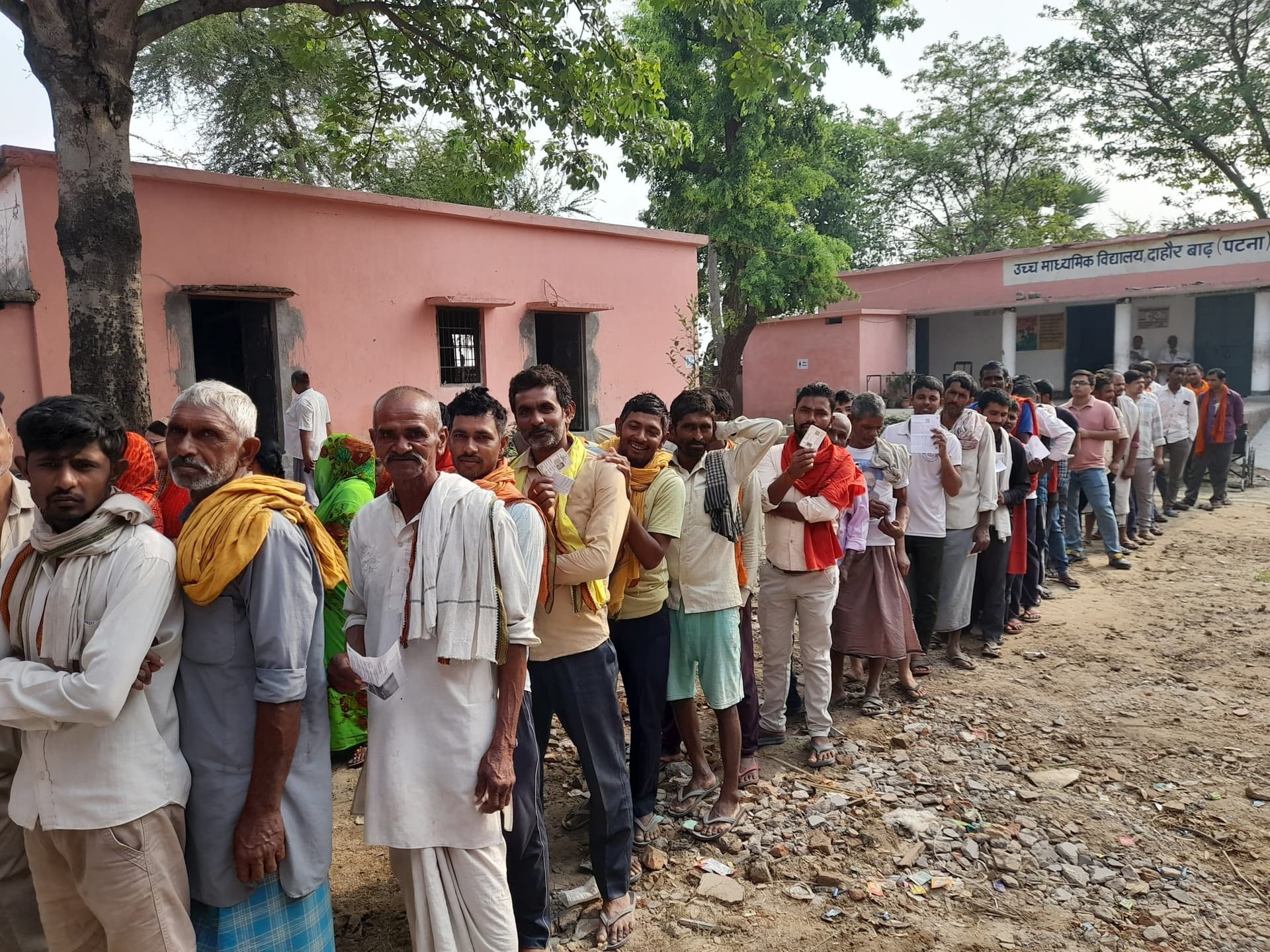 बाढ़ में पिछले लोकसभा चुनाव से अधिक वोट पड़े, मोकामा में वोटिंग प्रतिशत रहा कम