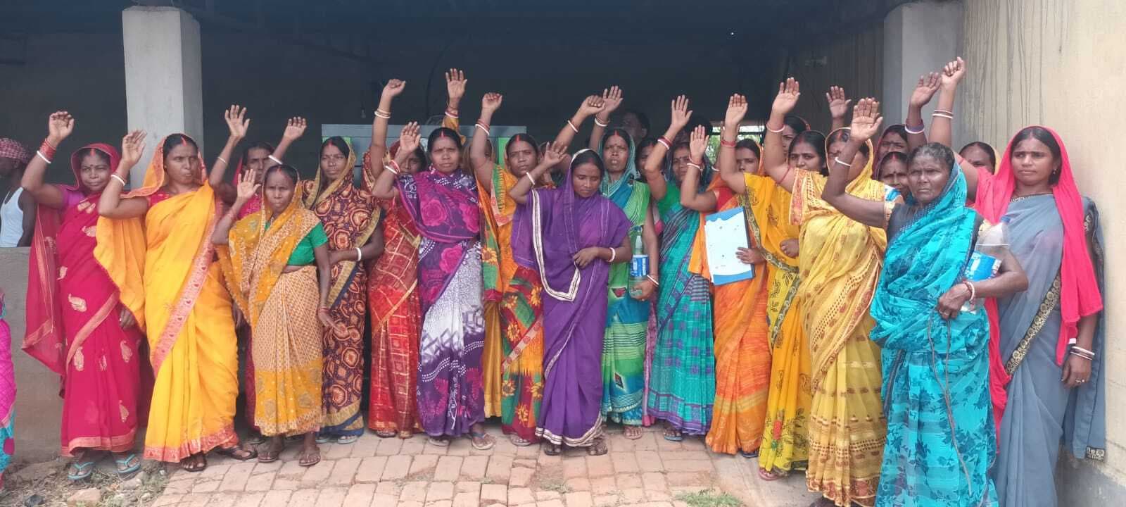 ग्रामीणों ने किया मुर्गी फार्म संचालन का विरोध