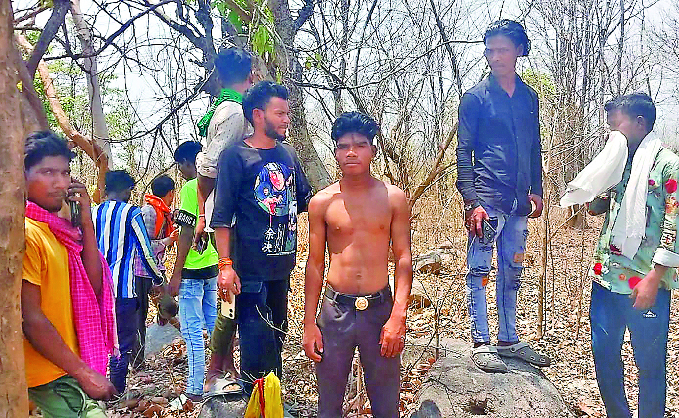 चतरा में ऑनर किलिंग : प्रेम प्रसंग से नाराज भाइयों ने बहन को टांगी से काट डाला, फरार