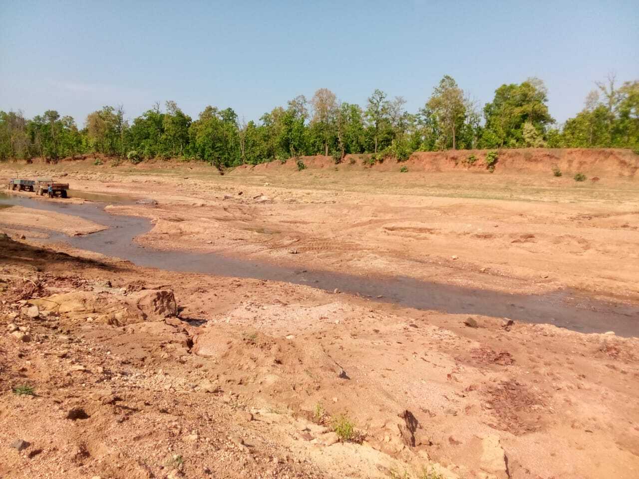 बालू उठाव से नदियों का मिट रहा अस्तित्व