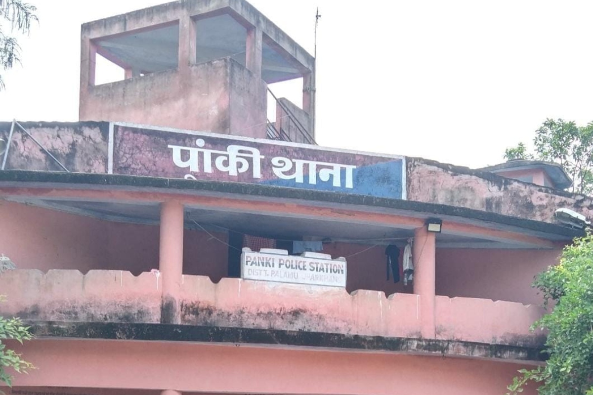 पलामू : पत्थर से कूच कर दोस्तों ने की हत्या, तीन आरोपी गिरफ्तार