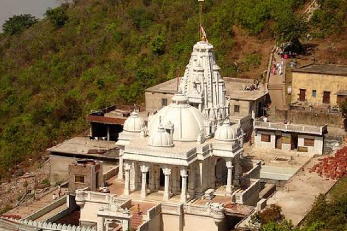Famous Tourist Destination in Jharkhand: धार्मिक और पर्यटन स्थल के रूप में प्रसिद्ध है पारसनाथ पहाड़