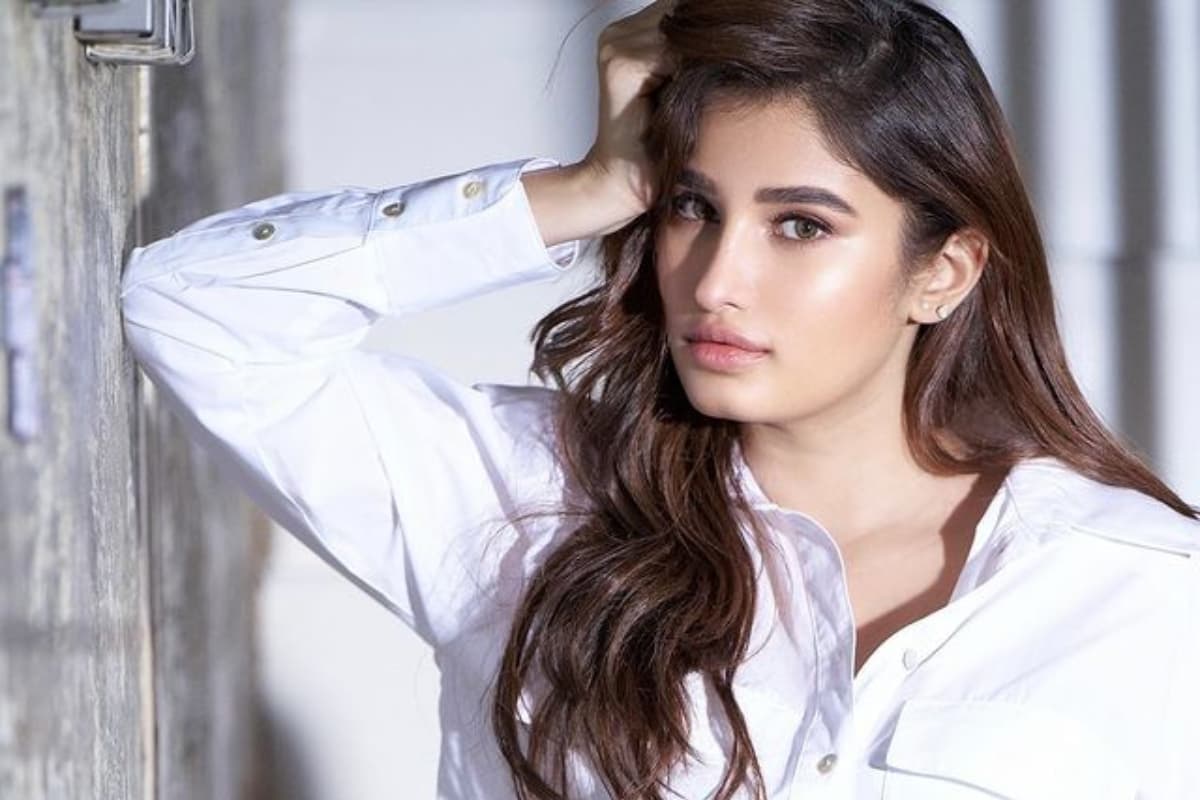 राशा थडानी की सादगी और खूबसूरती के दीवाने हैं फैंस, बॉलीवुड डेब्यू का बेसब्री से कर रहे हैं इंतजार