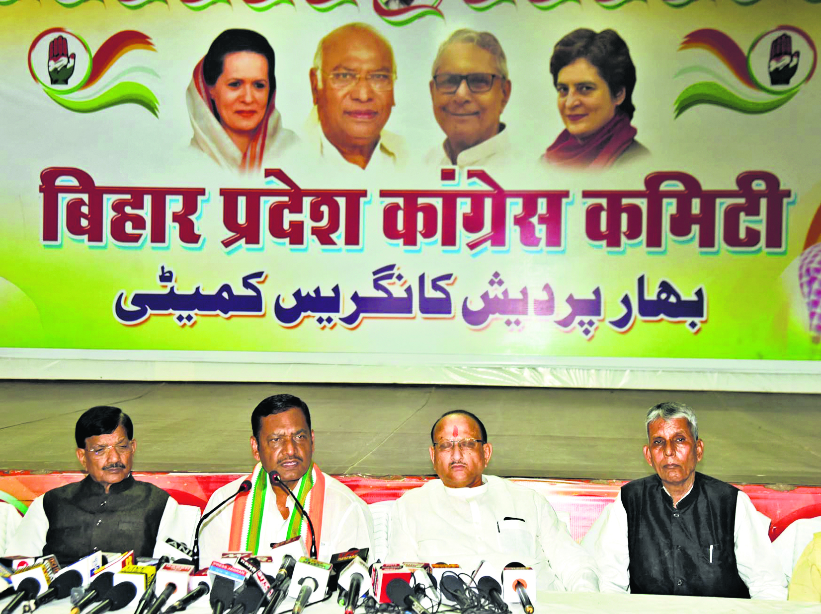 फर्जी है एग्जिट पोल, कांग्रेस जीतेगी सात सीटें: अखिलेश