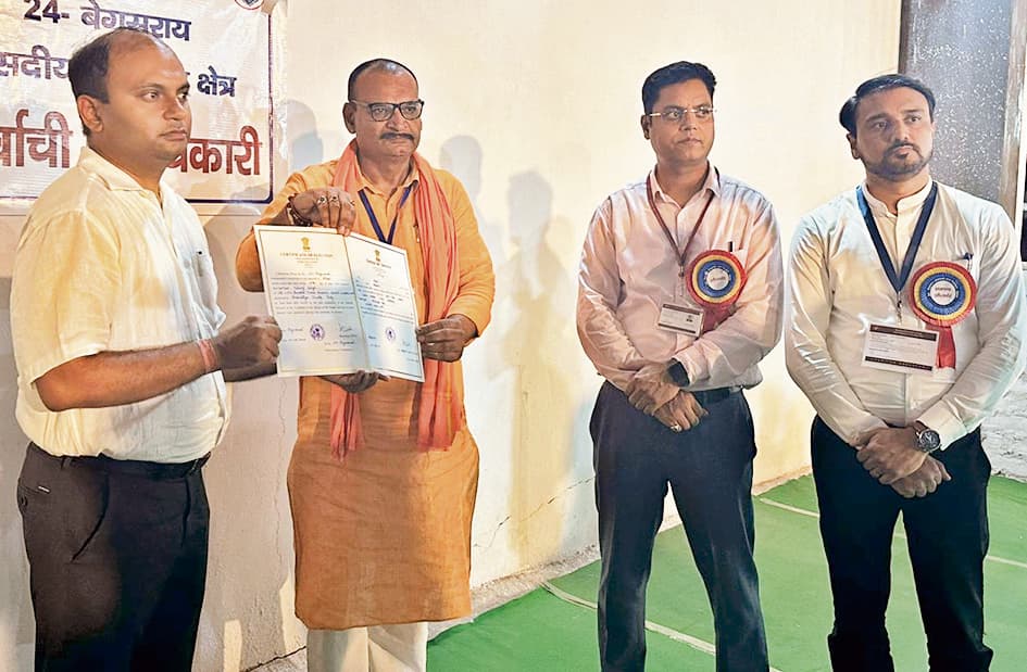 8वें राउंड की गिनती शुरू होने के बाद अंत तक आगे रहे गिरिराज