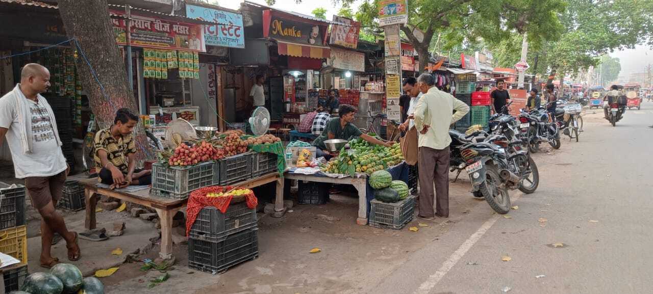 साहब ने तो चालान काट दिया, लेकिन शहर में नहीं है पार्किंग की व्यवस्था