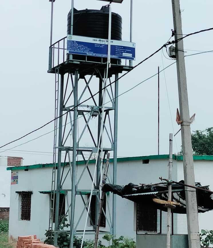 एक साल से जलमीनार बनकर तैयार, ग्रामीणों को पेयजल का इंतजार