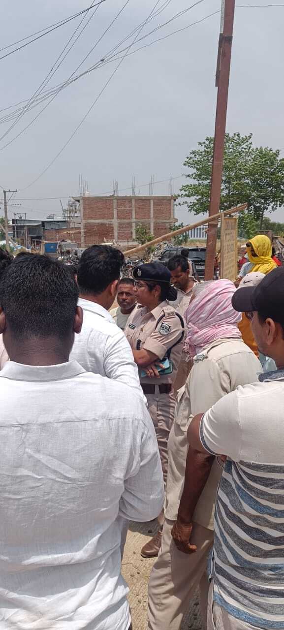 युवक की हत्या कर शव ट्रैक पर फेंका युवक की हत्या कर शव ट्रैक पर फेंका