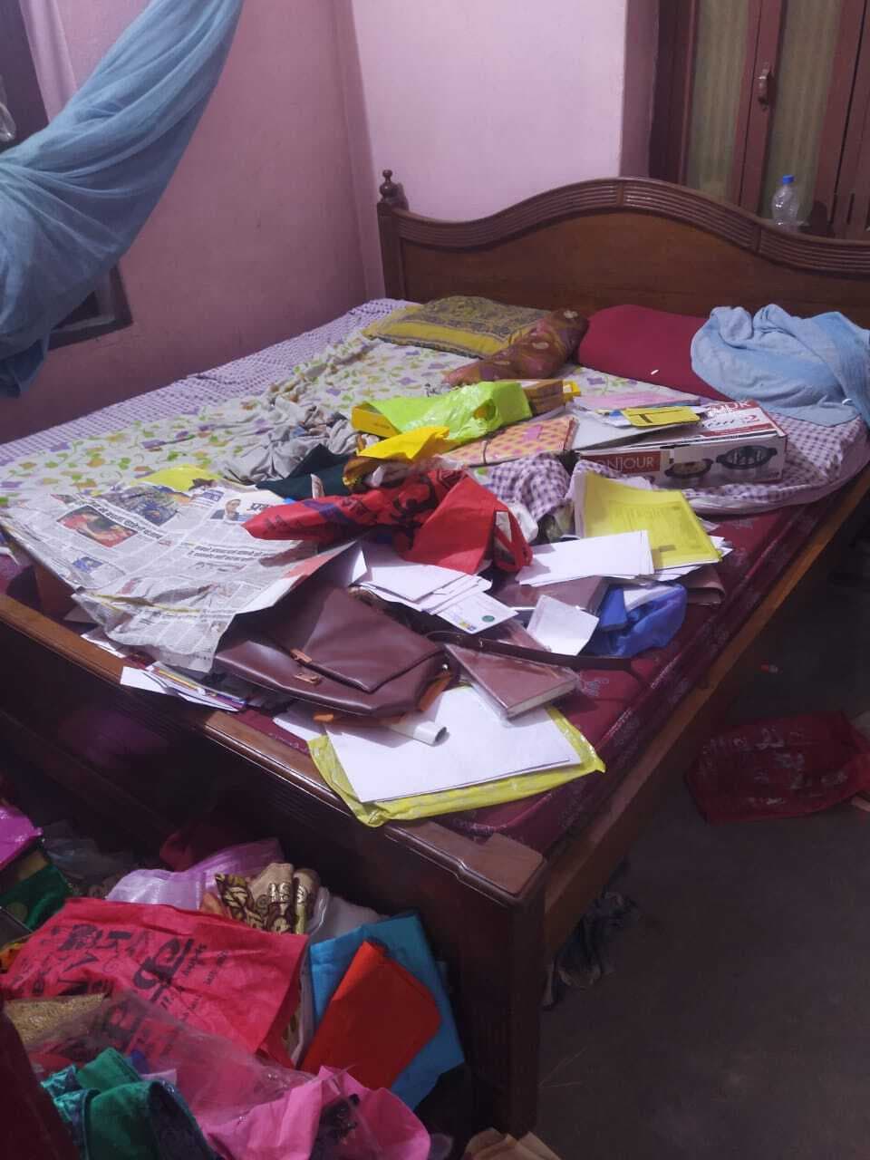 घर का ताला तोड़कर चोर ले गये लाखों रुपये के जेवरात व नकद